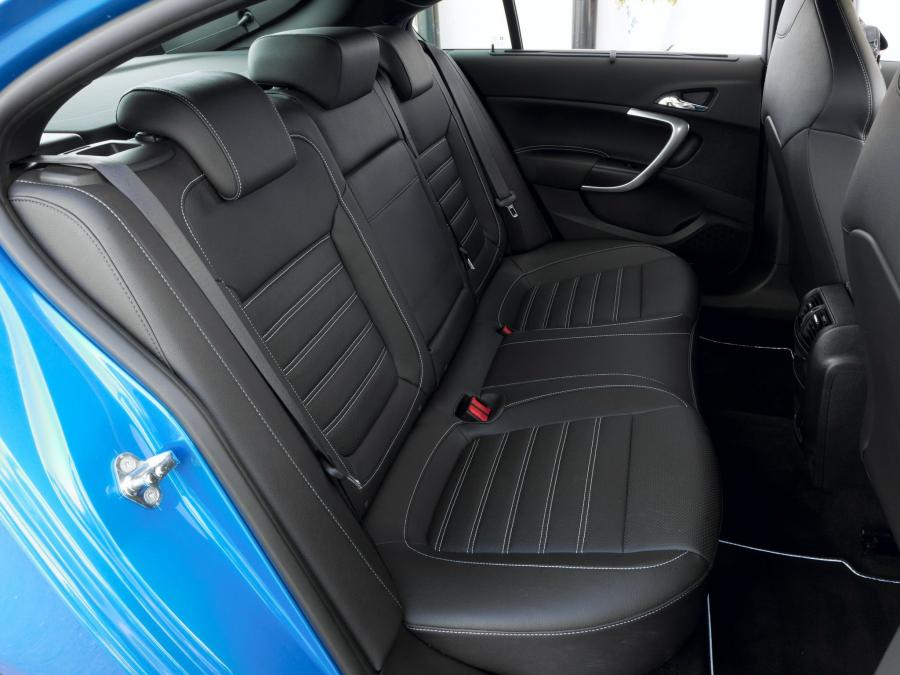 Интерьер Opel Insignia OPC 2009 года  (фото 4 из 57)